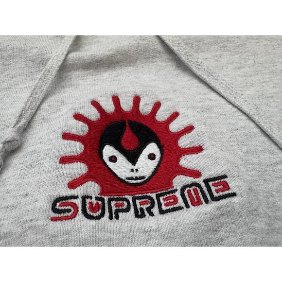 Authentic SUPREME Vampire Alien Hoodie Sweatshirt FW18 Ash Gray Size Medium - Picture 3 of 7